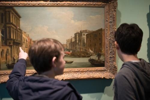 Führung durchs Museum mit einer Schülergruppe (Foto: Diemer) Führung durchs Museum mit einer Schülergruppe (Foto: Diemer)