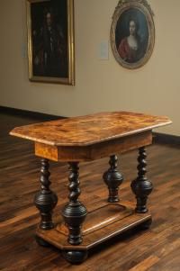 42_bildergalerie_Sammlung_Kunsthandwerk_Tisch_by_Gattner