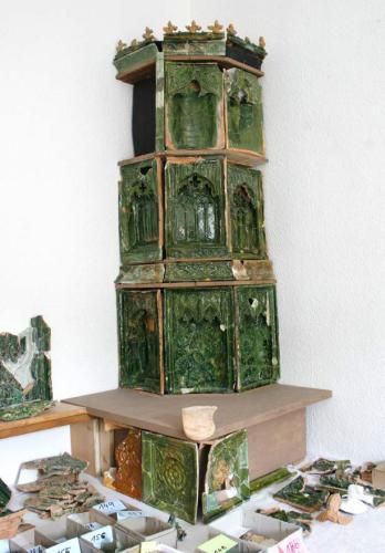 Rekonstruktion eines renaissancezeitlichen Kachelofens um 1500 (Foto: KMH)