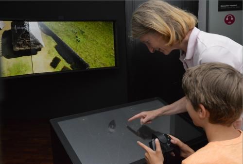 Die HD Discovery Station n der archäologischen Ausstellung öffnet das Tor zur virtuellen Vergangenheit. (Foto: KMH)