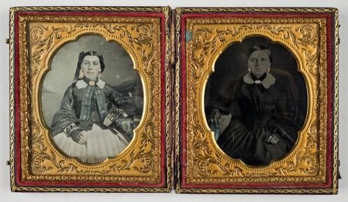 Ledernes Klappetui mit 2 Frauenporträts in Daguerreotypie und Ambrotypie, um 1850 (Foto: KMH)
