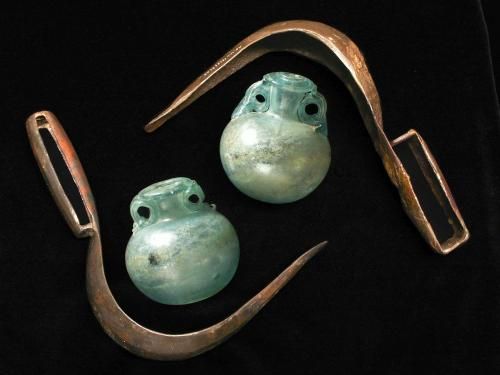 Eisenschaber und Glasflakon (Foto: KMH/Kemmet) Eisenschaber und Glasflakon (Foto: KMH/Kemmet)