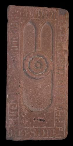 Grabstein des Johannes, roter Sandstein, 1314 (Foto: KMH/Gattner) Grabstein des Johannes, roter Sandstein, 1314 (Foto: KMH/Gattner)