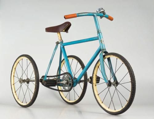 Dreirad, Bielefeld, erworben 1962 Herstellermarke: Stern in Blüte (Foto: KMH) Dreirad, Bielefeld, erworben 1962 Herstellermarke: Stern in Blüte (Foto: KMH)