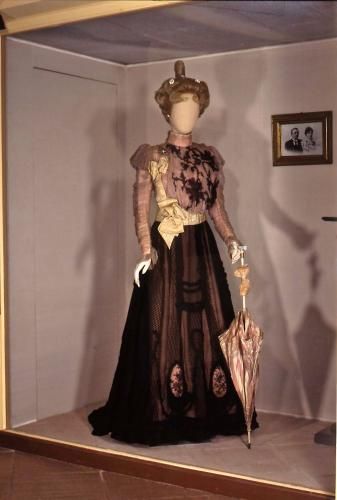 Nachmittagsrobe, getragen von Wanda Placke, 1897 (Foto: Museum)