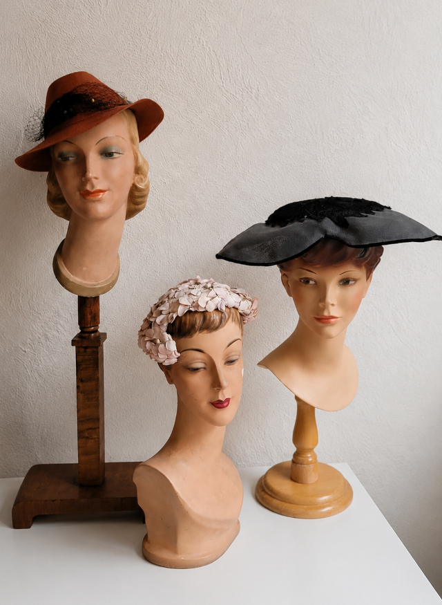 Hutmodelle aus den 1940er bis 1960er Jahren. © KulturGut Mannheim – Sammlung Wolfgang Knapp Hutmodelle aus den 1940er bis 1960er Jahren. © KulturGut Mannheim – Sammlung Wolfgang Knapp