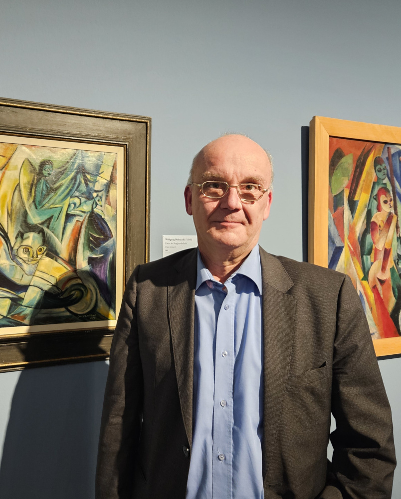 Wolfgang Reuter in der Ausstellung, Foto: KMH