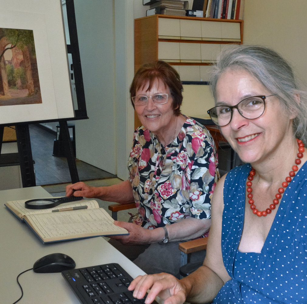 Jutta Schettler und Gabriele Schneidm&uuml;ller bei der Arbeit im Museum, Foto: KMH